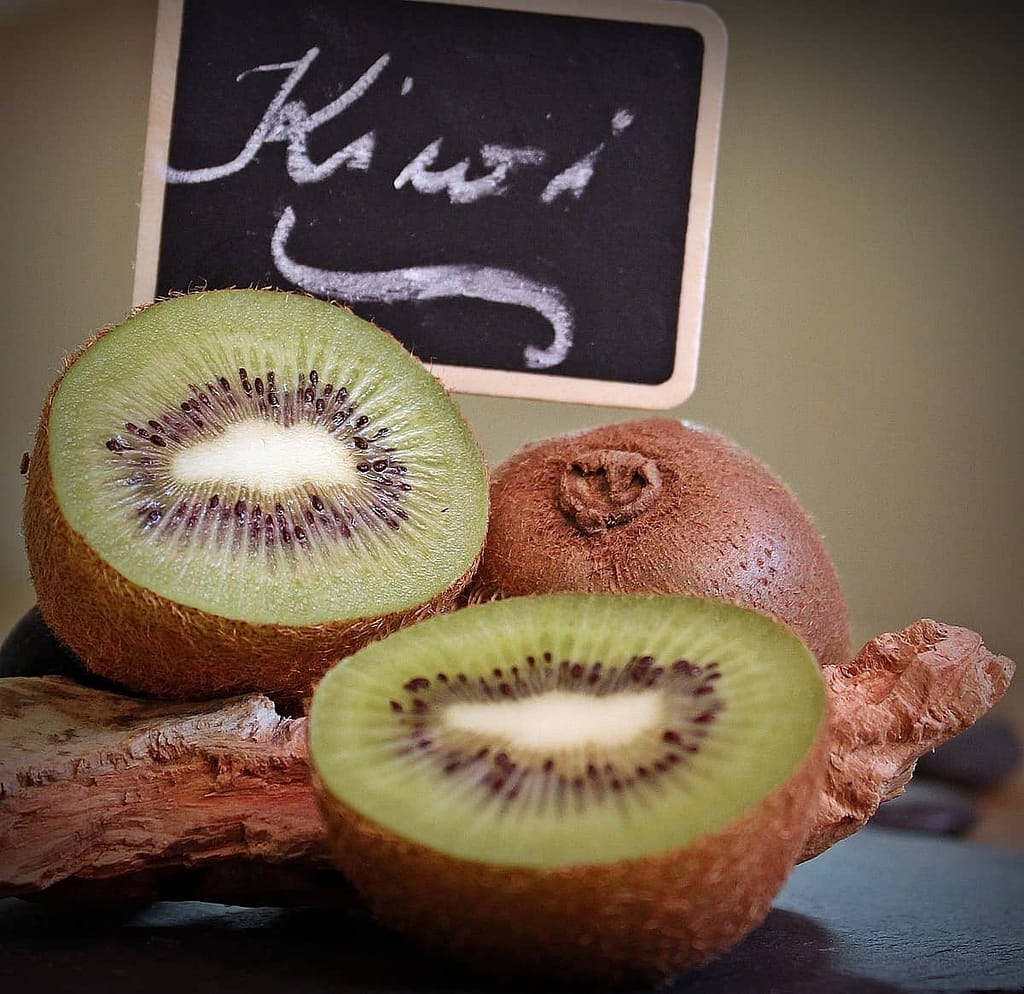 Kiwifruit (Actinidia deliciosa)